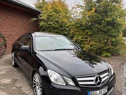 Schwarz Gebraucht 2010 Mercedes E250 Coupé | 7.800 € (Fairer Preis)