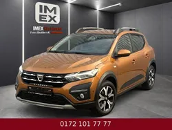 Orange Gebraucht 2021 Dacia Sandero Stepway Kleinwagen | 10.900 €