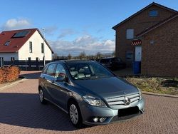 Blau Gebraucht 2012 Mercedes B200 Sport Edition Van / Kleinbus | 5.900 € (Guter Preis)