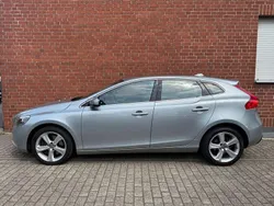 Silber Gebraucht 2013 Volvo V40 Momentum Kombi | 7.999 € (Guter Preis)