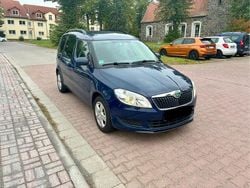 Blau Gebraucht 2010 Skoda Roomster Kombi | 2.890 € (Guter Preis)
