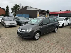 Grau Gebraucht 2012 Opel Zafira Family Van / Kleinbus | 5.990 € (Fairer Preis)