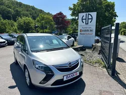 Silber Gebraucht 2016 Opel Zafira Tourer Edition Van / Kleinbus | 11.995 € (Fairer Preis)
