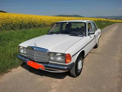 Weiß Gebraucht 1982 Mercedes 200 Limousine | 7.900 €