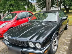 Schwarz Gebraucht 2000 Jaguar XJ8 Limousine | 1.900 €