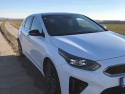 Weiß Gebraucht 2019 Kia Ceed GT Limousine | 22.600 € (Etwas zu teuer)