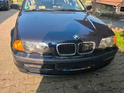 Blau Gebraucht 2001 BMW 320 Limousine | 1.900 € (Superpreis)