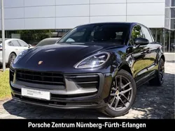Tiefschwarzmetallic Gebraucht 2022 Porsche Macan SUV | 73.990 € (Teuer)