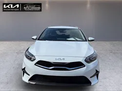 Weiß Neu 2025 Kia Ceed 4 Limousine | 25.490 € (Guter Preis)