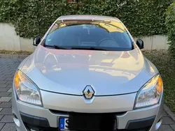 Silber Gebraucht 2011 Renault Mégane III Limousine | 4.699 €