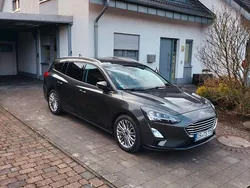 Grau Gebraucht 2020 Ford Focus Titanium Kombi | 17.200 € (Fairer Preis)