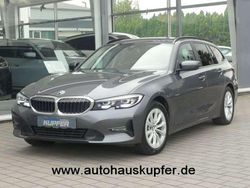 Mineralgrau Gebraucht 2021 BMW 318 Advantage Kombi | 26.700 € (Fairer Preis)