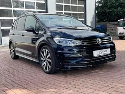 Schwarz Gebraucht 2017 VW Touran Sound Van / Kleinbus | 21.690 € (Fairer Preis)