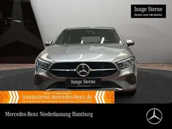 Grau Gebraucht 2024 Mercedes A200 Advanced Limousine | 29.990 € (Fairer Preis)
