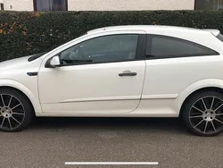Weiß Gebraucht 2009 Opel Astra GTC Coupé | 2.399 € (Superpreis)