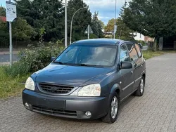 Grau Gebraucht 2003 Kia Carens Van / Kleinbus | 1.500 €