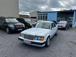 Weiß Gebraucht 1985 Mercedes E230 Limousine | 4.890 €