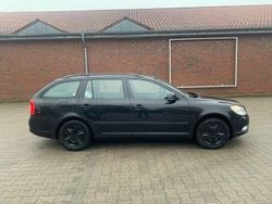 Schwarz Gebraucht 2013 Skoda Octavia Ambition Kombi | 4.200 € (Superpreis)
