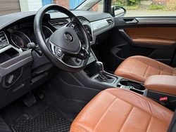 Beige Gebraucht 2017 VW Touran Comfortline Van / Kleinbus | 17.900 € (Guter Preis)