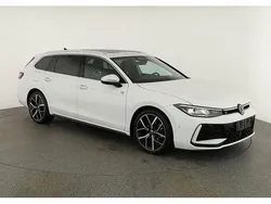 Gebraucht 2024 VW Passat R-line Kombi | 40.695 € (Guter Preis)