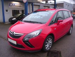 Rot Gebraucht 2015 Opel Zafira Tourer Van / Kleinbus | 7.950 € (Fairer Preis)