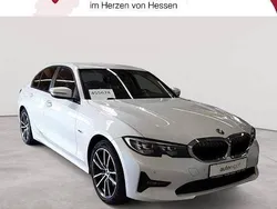 Mineralweiß metallic Gebraucht 2022 BMW 320e Advantage Limousine | 28.390 € (Fairer Preis)