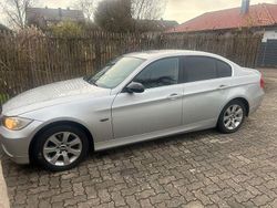 Grau Gebraucht 2005 BMW 325 Limousine | 9.000 € (Teuer)