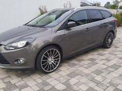Braun Gebraucht 2012 Ford Focus Kombi | 7.990 € (Teuer)