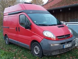Rot Gebraucht 2005 Opel Vivaro Van | 12.000 €