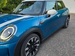Blau Gebraucht 2023 Mini Cooper Classic Kleinwagen | 22.500 € (Guter Preis)