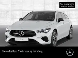 Weiß Gebraucht 2023 Mercedes CLA180 Shooting Brake Kombi | 36.490 €
