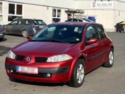 Rot Gebraucht 2005 Renault Mégane Coupé Coupé | 1.550 €