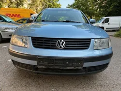 Blau Gebraucht 2000 VW Passat Basis Kombi | 1.550 € (Fairer Preis)