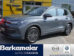 Grau Gebraucht 2024 VW Tiguan Life SUV | 36.490 € (Fairer Preis)