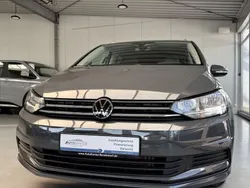 Grau Gebraucht 2024 VW Touran Comfortline Van / Kleinbus | 32.870 € (Fairer Preis)