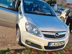 Silber Gebraucht 2008 Opel Zafira Van / Kleinbus | 2.500 € (Guter Preis)
