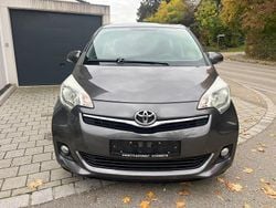 Grau Gebraucht 2011 Toyota Verso-S Cool Van / Kleinbus | 3.990 € (Guter Preis)