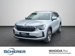 Brillantsilber metallic Gebraucht 2024 Skoda Kodiaq Selection SUV | 41.500 € (Fairer Preis)