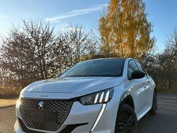 Weiß Gebraucht 2021 Peugeot e-208 GT Kleinwagen | 16.999 € (Guter Preis)