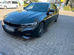 Schwarz Gebraucht 2020 BMW 320 Sport Line Kleinwagen | 27.000 €