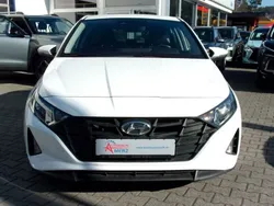 Weiß Gebraucht 2022 Hyundai i20 Comfort Limousine | 13.780 € (Fairer Preis)