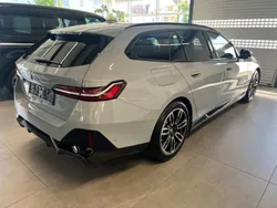Grau Gebraucht 2024 BMW 520 M Sport Kombi | 52.900 € (Superpreis)