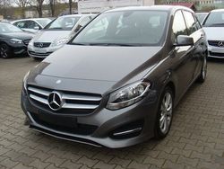 Grau Gebraucht 2015 Mercedes B180 Urban Van / Kleinbus | 12.990 € (Fairer Preis)