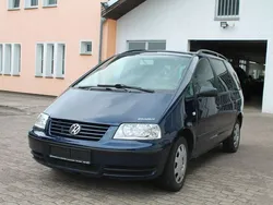 Blau Gebraucht 2001 VW Sharan Highline Van / Kleinbus | 4.450 € (Teuer)