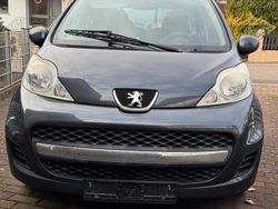 Grau Gebraucht 2011 Peugeot 107 Kleinwagen | 4.000 € (Fairer Preis)