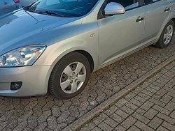 Silber Gebraucht 2009 Kia Besta Kombi | 2.700 €