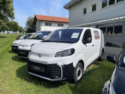 Ice white Gebraucht 2024 Toyota Proace Van / Kleinbus | 30.999 € (Guter Preis)