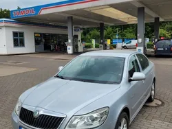 Silber Gebraucht 2010 Skoda Octavia Elegance Limousine | 3.650 € (Fairer Preis)