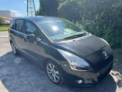 Schwarz Gebraucht 2011 Peugeot 5008 Premium Van / Kleinbus | 5.890 € (Fairer Preis)