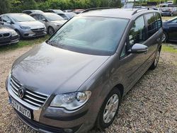 Grau Gebraucht 2009 VW Touran Highline Van / Kleinbus | 3.770 € (Fairer Preis)